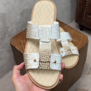 Sandales de luxe pour hommes en cuir pleine fleur, respirantes, résistantes à l'usure, style coréen, gaufrées, pour l'extérieur et l'été - Product Image 1
