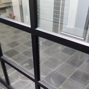 Porte de <span class=keywords><strong>garage</strong></span> sectionnelle résidentielle moderne en aluminium noir avec isolation acoustique, commande automatique, coulissante verticalement, <span class=keywords><strong>prix</strong></span> bas - Product Image 6