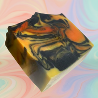 Savon Artisanal Naturel aux Herbes, Fabrication à Froid, Charbon Actif, Curcuma et Acide Kojique pour Éclaircissement de la Peau, Soin Corps et Bain, 100g