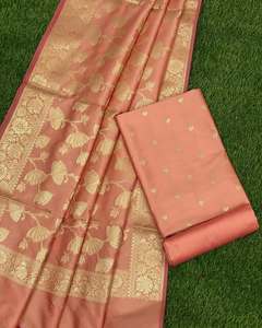 Ensemble de costume en soie semi-kataan Banarasi pour femme, tenue ethnique indienne, coupe régulière, texture luxueuse, motif traditionnel, idéal pour les fêtes - Product Image 3