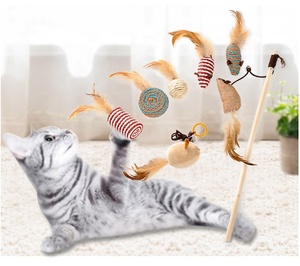 <span class=keywords><strong>Chaton</strong></span> <span class=keywords><strong>jouet</strong></span> sept pièces en bois pôle cloche plume chat-taquiner bâton <span class=keywords><strong>jouet</strong></span> boîte-cadeau en peluche souris auto-amusement ensemble - Product Image 5