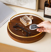 Plateau de service rectangulaire en bois artisanal de luxe avec poignées en métal doré, plateau à charcuterie, plateau de table basse, décoration de fête