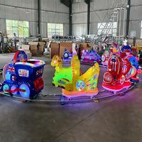 Train électrique miniature pour enfants avec toit, manège de divertissement de qualité commerciale personnalisé pour parc d'attractions, centre commercial, carnaval et intérieur/extérieur