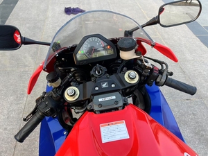 Motocicleta Deportiva <span class=keywords><strong>Honda</strong></span> CBR1000RR con Motor V4, Combustible de Gasolina y Frenos Brembo, Motocicletas de Alto Rendimiento - Product Image 4