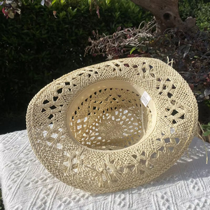 Chapeau de paille d'été classique vintage fait main à large bord ajouré style western, idéal pour la pêche, la randonnée et les activités de plein air pour femmes et hommes - Product Image 4