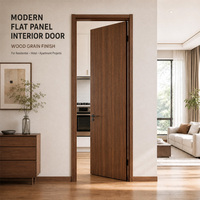 Porte intérieure moderne à panneau plat sur mesure avec finition grain de bois pour projets résidentiels, hôteliers et d'appartements