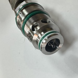 Repuestos Originales para Maquinaria de Construcción, Aptos para Excavadora Moderna R210W-7, Válvula de Traslación Tipo 33 Roscada - Product Image 1