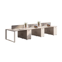 Bureau de personnel au design moderne et épuré, postes de travail doubles 4 places en forme de bande, utilisation commerciale, boîte à câbles en PVC, combinaison libre