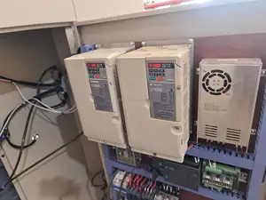 WFQ-1600A PLC-Steuerung Doppelwellen-Auf wickler rolle zur Rollens chneide maschine