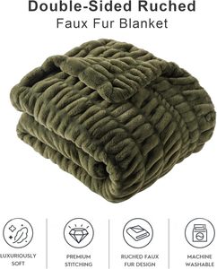 Plaid réversible moderne en fausse fourrure 50x60 pouces vert olive, doux pour la peau, confortable et moelleux pour canapé, fauteuil, salon - Product Image 5