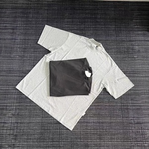 T-shirt vintage en polyester à col montant et manches courtes pour homme – Collection Printemps/Été – Coupe ample, polyvalent, tendance, style mature discret, design de niche sombre - Product Image 4
