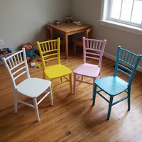 Chaises pliantes modernes en résine acrylique transparente bleues pour enfants, style Chiavari, pour banquets, gymnases, mariages, vente en gros, 10 pièces