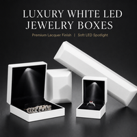 Boîtes à bijoux rectangulaires de luxe faites à la main avec pendentif de couleurs, avec lumière LED, style élégant, emballage en plastique