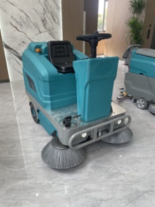 Nettoyeur haute pression autoporté WELIFTRICH, 28 pouces, autopropulsé, batterie 48V 73Ah, réservoir de 42 gallons, 1100W, usage industriel et commercial - Product Image 2