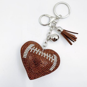 Llavero de mosquetón de aleación de zinc duradero con forma irregular de diamantes de imitación, diseño de equipo deportivo de moda (fútbol, béisbol, fútbol americano), colgante para bolso con letras - Product Image 2