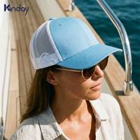 Gorra Trucker Transpirable de Malla Blanca y Azul Cielo con Bordado Ondulado Personalizado, Exportación a Granel, Fábrica Auditada ISO9001 BSCI