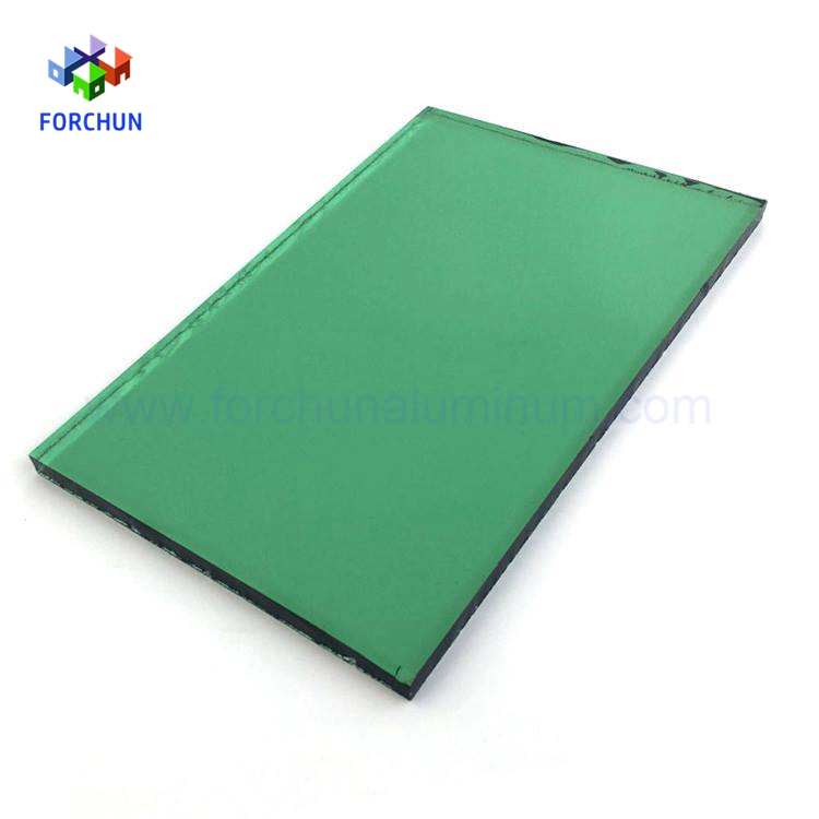 Vert foncé