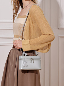 Sac de toilette minimaliste en cuir de vachette premium avec poignée supérieure, sac à bandoulière rigide de luxe pour femme, pochette blanche - Product Image 3