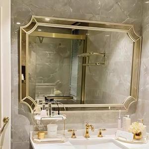 Vente en gros Salle de bain intelligente Miroir LED mural antibuée Lavabo pour maquillage avec emballage endommagé Compensation - Product Image 1