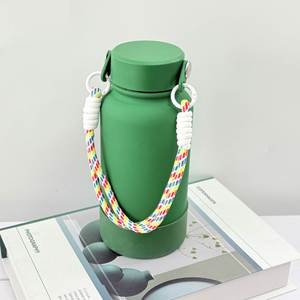 Bouteille d'eau en acier inoxydable isolée de grande capacité 32 oz 1000 ml pour les voyages en plein air, avec paille et base en silicone - Product Image 4