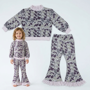 Ensemble pull à carreaux à manches longues et pantalon cloche camouflage gris foncé pour bébés filles - Product Image 1