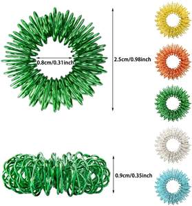 Lot de 10 anneaux de doigt sensoriels épineux jouets d'acupression Fidget pour enfants et adultes avec troubles de l'attention TOC et anxiété - Product Image 2