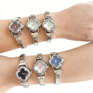 <span class=keywords><strong>Montre</strong></span> à quartz pour femme en acier inoxydable, design italien frais et élégant, avec breloques, pour personnalisation DIY - Product Image 6