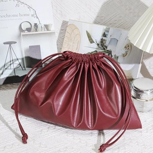 Sac de rangement pour maquillage et pyjamas en cuir PU imperméable avec logo personnalisé imprimé, sac de luxe pour cosmétiques, pochette en cuir pour emballage cadeau - Product Image 4