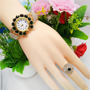 Vente chaude à la mode plaqué or strass pointeur dames montre de sport charmant complet diamant numéro montre à Quartz ensemble de bagues - Product Image 2