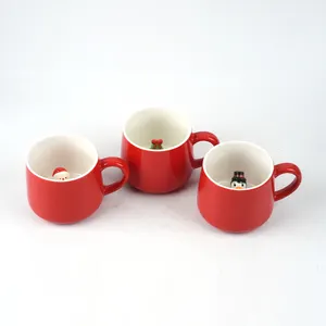 Özel logo 3d sevimli noel baba penguen ağacı içinde kırmızı kahve kupa el yapımı seramik noel kupası hediyeler için parti ev