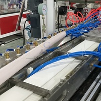 Ligne de production de profilés pour fenêtres et portes en PVC UPVC avec extrudeuse plastique à double vis – Fabricant