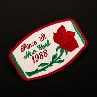 Écusson de broderie de roses découpé en tissu sergé personnalisé