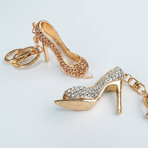 LLavero de tacones altos de Metal con diamantes de imitación a la moda personalizado llavero de chica bonita de lujo con diamantes - Product Image 2