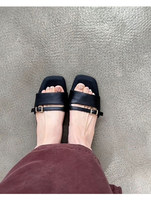 Sandales plates à bout carré pour femmes, à bride unique réglable avec petite boucle, mules décontractées d'été pour la ville