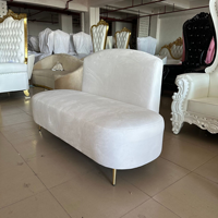 Canapé lounge de mariage en velours blanc, chaise longue incurvée moderne, pieds en métal doré pour cérémonie de mariage, hôtel, gala, mobilier de réception
