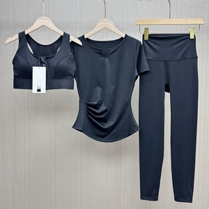 <span class=keywords><strong>Abbigliamento</strong></span> Firmato all'Ingrosso, Set Estivo 3 Pezzi, Completo Moda per Fitness e Yoga, Reggiseno, Maglietta e Pantaloni, <span class=keywords><strong>Abbigliamento</strong></span> Yoga di Alta Qualità per Donne - Product Image 3