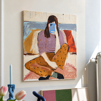 Peinture à l'huile figurative selfie : Personne au sol, pantalon à pois moutarde, pull lavande, téléphone bleu, toile peinte à la main