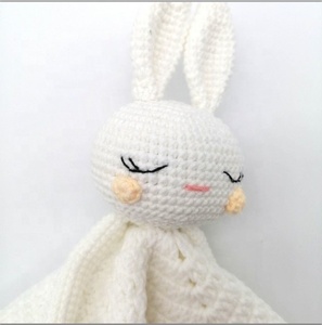 Hot bán 100% handmade Bunny Rattle Crochet thỏ đồ chơi Amigurumi búp bê với chăn - Product Image 4