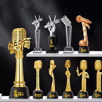 Trophée en résine métallique dorée, argentée et cuivrée en forme de microphone, avec cristaux, pour concours de chant et de musique