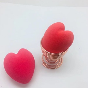 Éponge de maquillage en forme de cœur 3D rose sans latex pour fond de teint, applicateur de beauté Love Puff OEM - Product Image 5