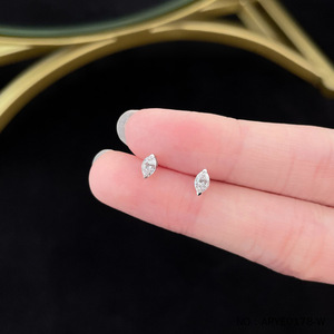 Boucles <span class=keywords><strong>d</strong></span>'oreilles clous Lerca en or blanc 18 carats avec diamants de laboratoire, taille marquise à deux griffes, design polyvalent Lune <span class=keywords><strong>Rivière</strong></span> Étoile - Product Image 3