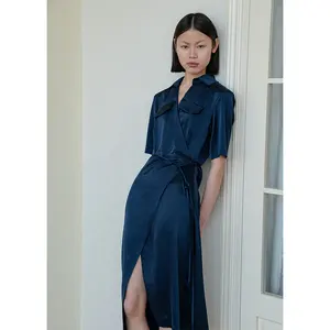 उच्च गुणवत्ता वाले निजी लेबल ब्रांड 2024 ग्रीष्मकालीन महिला सुंदर लक्जरी साटन रेशम वी गर्दन विभाजित मिडी आकस्मिक पोशाक