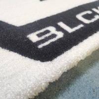 Alfombra Murakami de felpa moderna, poliéster de color sólido personalizable, hecha a máquina para la decoración de la puerta del coche del hogar