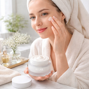 Crema Reparadora Blanqueadora Antiarrugas Nocturna con Cica de Marca Privada para Todo Tipo de Piel - Product Image 6