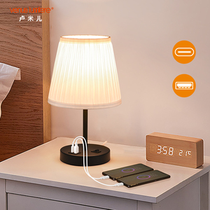 Semplice Base in metallo plissettato lampada da tavolo in tessuto con doppia <span class=keywords><strong>porta</strong></span> USB e portalampada E27 - Product Image 5