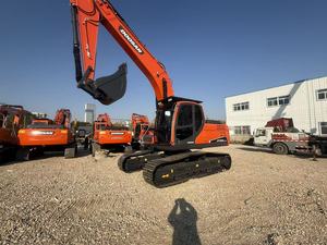 Excavatrice sur chenilles hydraulique Doosan DX225L d'occasion de haute qualité, 22 tonnes, adaptée aux travaux de terrassement et de construction routière - Product Image 2