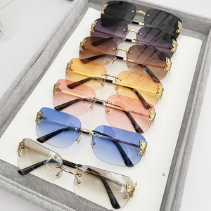 Lunettes de soleil tendance pour femmes, style tendance, verres dégradés, UV400, personnalisables, logo, sans monture, lunettes de soleil surdimensionnées pour femmes - Product Image 3
