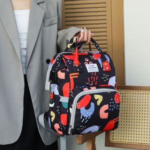Sacs de rangement pour couches de bébé imprimés à la mode, sac à dos de voyage pour maman avec USB - Product Image 4