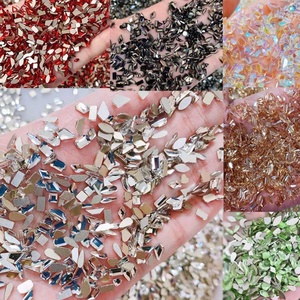 เพชรตกแต่งเล็บรูปทรงพิเศษแบบซุปเปอร์แฟลช  แบบตาข่ายสีแดงระยิบระยับ  ฐานแบน  สำหรับตกแต่งเล็บ DIY และเครื่องประดับ - Product Image 2