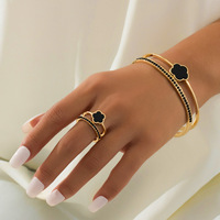 Conjunto de 2 Pulseras de Moda con Dijes de Trébol de Cinco Hojas con Incrustaciones de Diamantes de Metal de Alta Calidad Estilo Europeo-Americano para Mujer